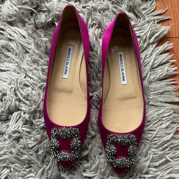 Manolo Blahnik HANGISIFLAT Dark Fuchsia Satin Jewel Buckle Flat Pumps - Picture 1 of 6